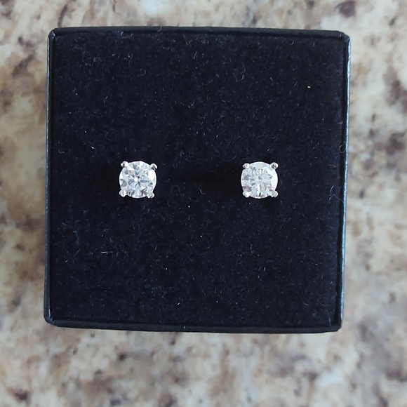 0.5 Carat Moissanite 925 Silver Sterling Stud Earrings - Picture 7 of 7